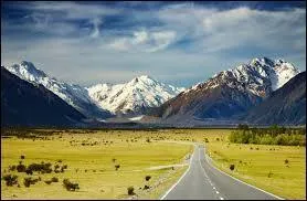 Quel surnom, évoquant une pierre précieuse, donne-t-on à l'Ile du Sud ?