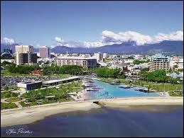 Dans quel Etat se situe la ville évoquée ci-dessus ?