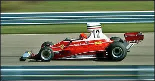 100e place, 3, 3 sec : quelle est cette voiture ?