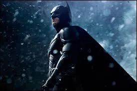 Lequel de ces personnages célèbres n'a pas de costume noir ?