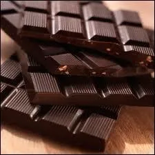 D'après la législation, combien faut-il au minimum de pourcentage de cacao pour que le chocolat soit considéré comme noir ?