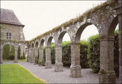 Quel département ne pouvez-vous pas rejoindre sans être obligé d'en traverser un autre si vous êtes dans celui de l'Ille-et-Vilaine ?