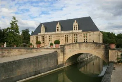 Le département de la Haute-Marne ne touche pas à celui :