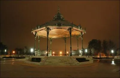 De ces quatre départements, lequel n'est pas limitrophe de la Drôme ?