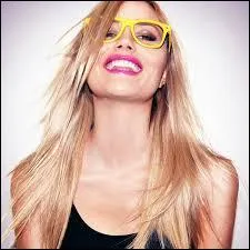 Qui a une chaîne de vidéo comique et une de maquillage ?