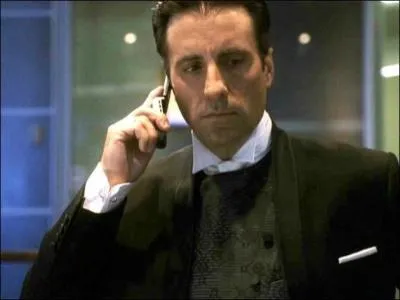 Comment Terry Benedict s'aperçoit-il que la vidéo du braquage n'était qu'un enregistrement dans "Ocean's eleven" ?