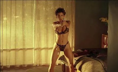 Dans "Opération espadon", John Travolta explique à Hugh Jackman son plan autour d'un café, mais de quel type est le café ?