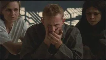 Quelle est la couleur que Kazan, atteint d'une maladie mentale, ne supporte pas dans le film "Cube" de Vincenzo Natali ?