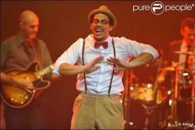 "Le jeune homme surpris en intimité amoureuse avec sa tante conta sur l'indulgence avunculaire". Qu'entend-on par "avunculaire" ?