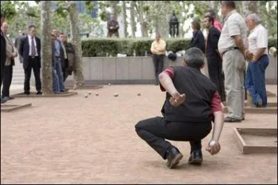 "Chez cet individu une prise de conscience commence à peine à poindre". À quel mot correspond "poindre" ?