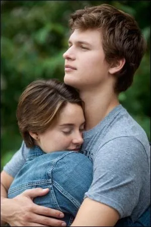 Hazel prête "Une impériale affliction", un livre, à Augustus. Quelle est la particularité de ce livre ?