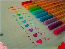 Comment s'appelle la nouvelle série de Disney Channel mettant en scène une fille première de la classe et sa meilleure amie qui est dernière de la classe mais qui peint très bien ?