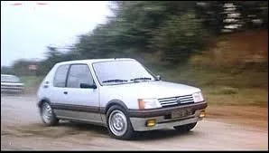Parlons un peu des françaises ou du moins d'une française populaire dans les années 80, avec cette Peugeot 205 GTi mais dans sa version 1.9. Quelques détails font la différence par rapport à la 1.6, mais savez-vous lesquels ?