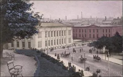 1er janvier, la capitale de la Norvège, Christiania, reprend son ancien nom d'Oslo. C'est le nom d'un modeste faubourg, site historique de la première ville, fondée au fond de l'Oslofjord par Harald II. C'était en :