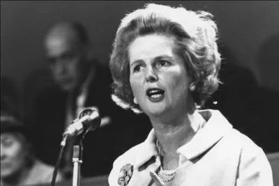 11 février, Margaret Thatcher conduit le parti conservateur au Royaume-Uni. Premier pas de Maggy avant de diriger les Anglais en...