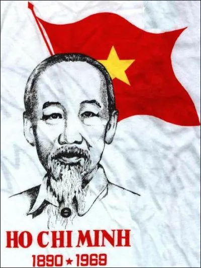 Octobre, Hô Chi Minh proclame la République démocratique du Viêt Nam à Hanoï. Court instant de liberté en...