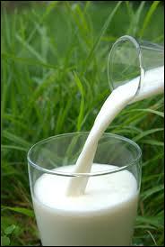 Quelle boisson est déconseillée aux personnes souffrant d'intolérance au lactose ?