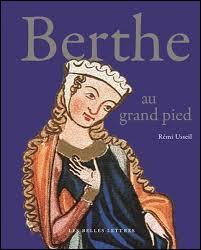 Pourquoi Bertrade de Laon, la mère de Charlemagne, était-elle surnommée "Berthe au Grand Pied" ?