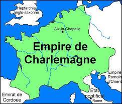 Durant le règne de Charlemagne, le territoire du royaume s'accroit considérablement par la conquête de la Lombardie, la Saxe , la Bavière et la constitution de la marche d'Espagne. Comment s'appelait l'immense empire que Charlemagne s'est constitué ?