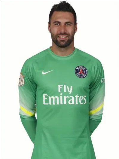 De quelle nationalité est Salvatore Sirigu ?