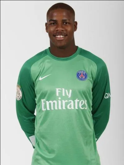 De quelle nationalité est Mike Maignan ?