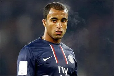 De quelle nationalité est Lucas Moura ?