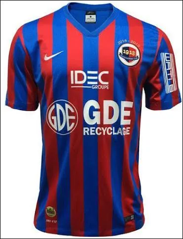 Troisième de Ligue 2 la saison dernière, quel est le nom du club qui porte ce maillot ?