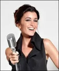 D&eacute;dicace &agrave; Suzubis, aimant Jennifer - Dans quelle &eacute;mission juge-t-elle des chanteurs voulant percer dans le monde de la musique ?