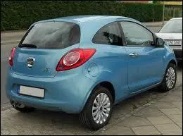 Quel est le modèle et la marque de cette voiture ?