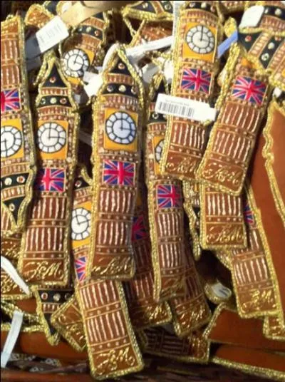 Pour un sapin qui entonne God save the Queen, voici la boule de Noël brodée, qui représente un monument londonien, qui est... ?