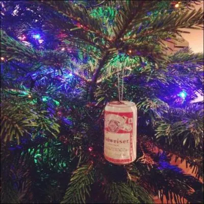 Pour un sapin qui picole, même le soir de Noël, voici la boule de Noël... ?