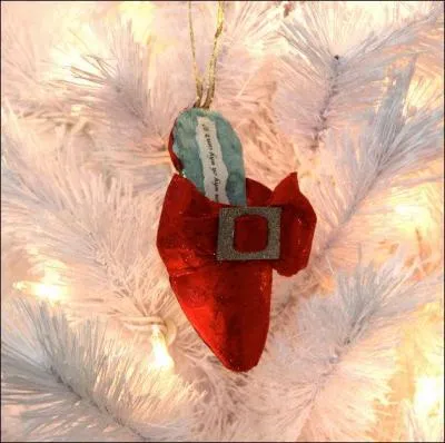 Pour un sapin très "conte de fée", voici la jolie petite pantoufle, qu'on croirait tirée du conte...