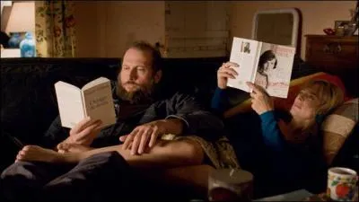 Paula annonce a ses parents qu'elle veut aller à Paris pour devenir chanteuse. Quelle est la réaction de ses parents ?