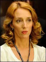 Avec quel professeur, le professeur de musique finit-il par se marier ?