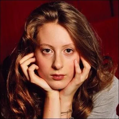 Comment s'appelle la meilleure amie de Paula ?