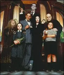 Dans la famille Addams, on se délecte de l'humour noir, du macabre, de la mélancolie, bref on ne passe pas inaperçu... Comment se prénomment les parents de cette famille qui se réjouit des enterrements ?