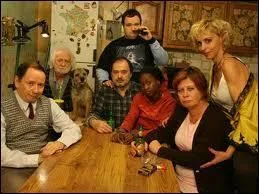 Adaptée d'une création québécoise, cette série française fut diffusée de 2008 à 2009. On y suit la vie quotidienne d'une famille modeste, en marge de la société, toujours prête à magouiller et à vivre de petites combines. Quel nom porte cette famille ?