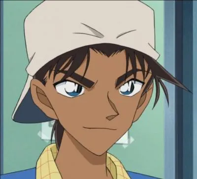Ami de Conan et l'un des seuls à connaître sa vraie identité, j'habite à Osaka et je suis l'ami d'enfance de Kazuha. Qui suis-je ?