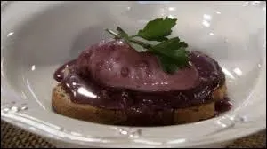 Oeuf poché au vin rouge.