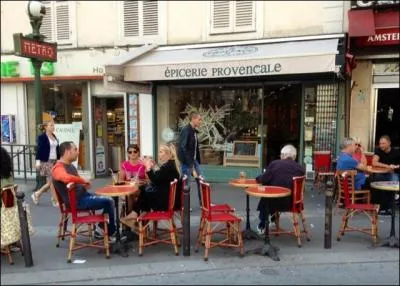 Pour terminer ce périple parisien, venez ressentir avec moi un frisson d'excitation en parcourant la fameuse rue des Loubards, dans le 4e arrondissement !