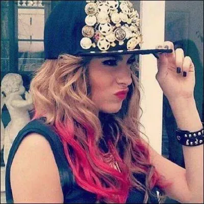 Martina Stoessel s'est fait plusieurs teintures. Lesquelles ?