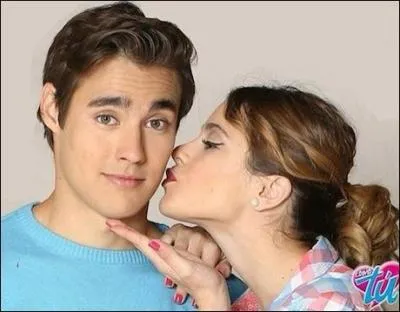 En décembre 2014, dans la vraie vie, Jorge (León) et Martina (Violetta) sont-ils en couple ?
