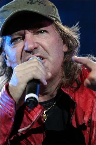 Né à Zocca en 1952, il a été bien critiqué au cours de sa carrière pour son style de vie :