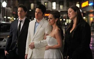 Par quel évènement commence la première série ? 
(l'image peut vous aider ou vous induire en erreur)