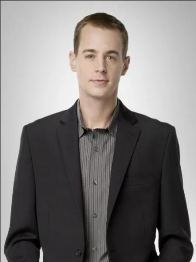 Agent spécial et romancier dans...