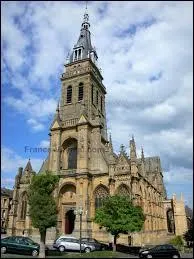 Nous partons à la découverte de Charleville-Mézières. Ville natale du poète Arthur Rimbaud, elle se situe dans le département ...