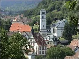 Nous sommes à Stosswihr, village situé dans le département ...