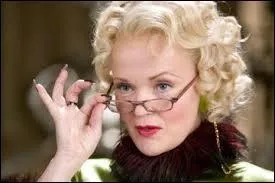 De quelle couleur est la plume à papote de Rita Skeeter ?