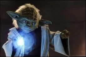 Que retient Yoda dans sa main dans son combat contre le comte Dooku ?