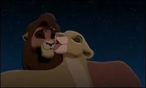 Quel lion lui sauve la vie, s'attirant la confiance de Simba ?